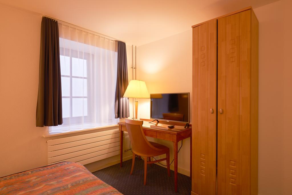 Hotel Hine Adon ฟรีบูร์ก ภายนอก รูปภาพ