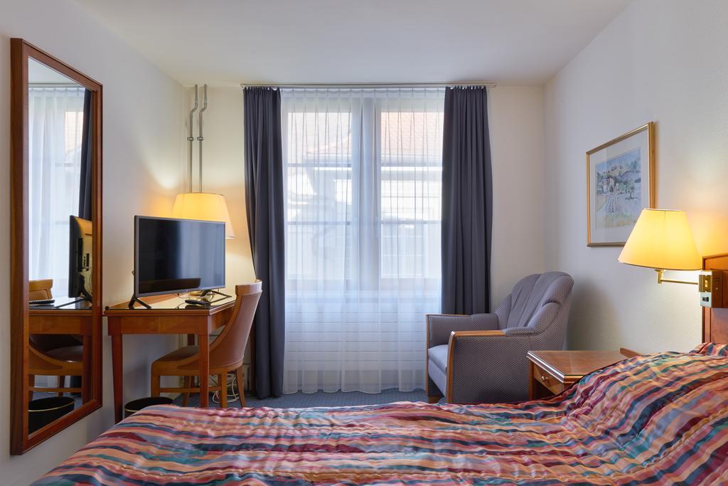 Hotel Hine Adon ฟรีบูร์ก ภายนอก รูปภาพ